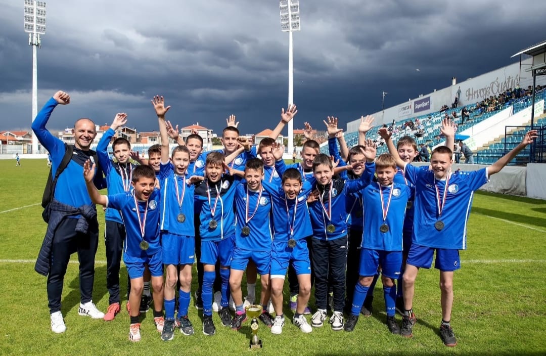 CATALEYA CUP-SREBRO MLAĐIH PIONIRA